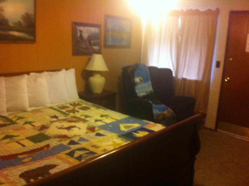 كانون سيتي Holiday Motel الغرفة الصورة